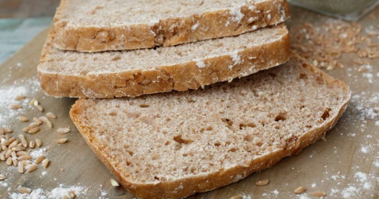 mehltypen. brotscheiben augeschnitten und geschichtet