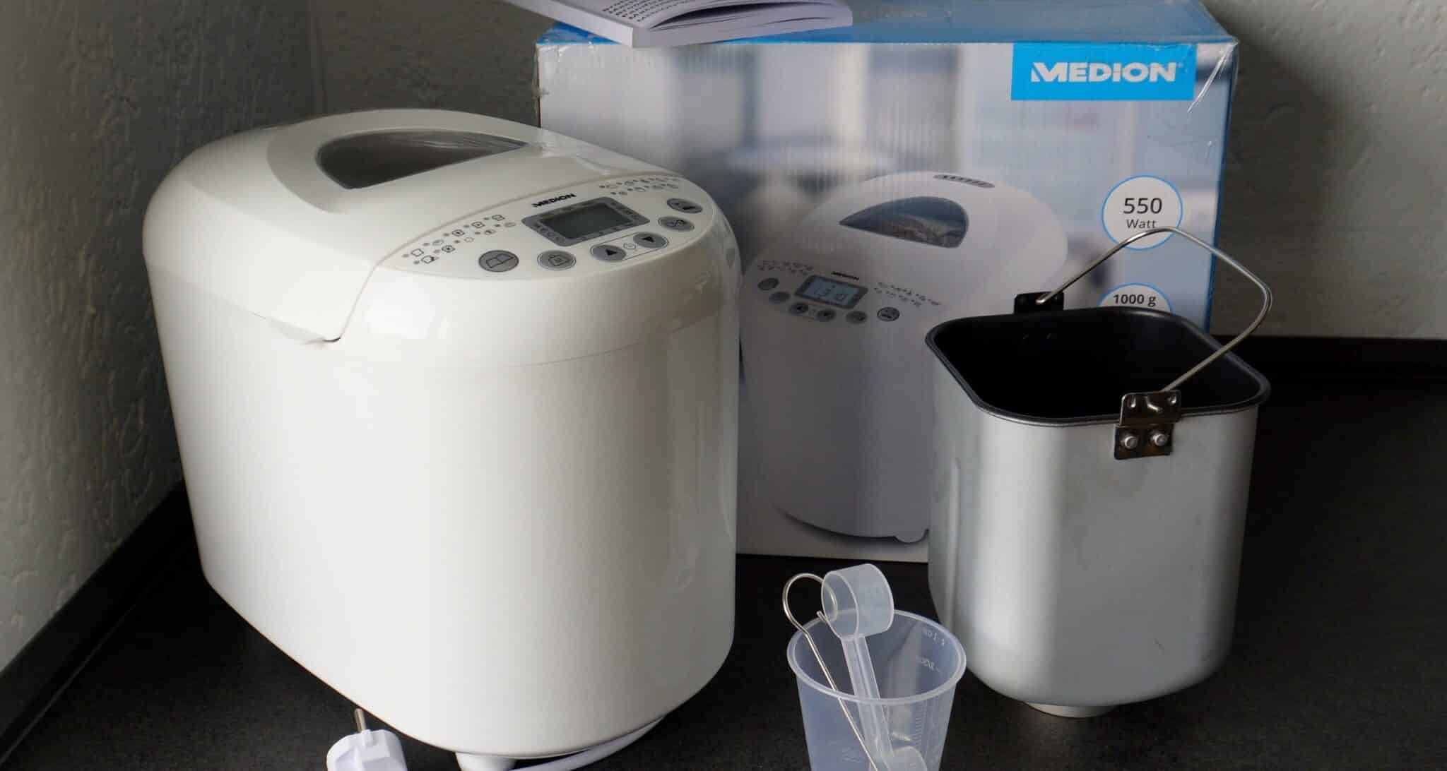 Medion Brotbackautomat in weiß mit Backform und Messbecher