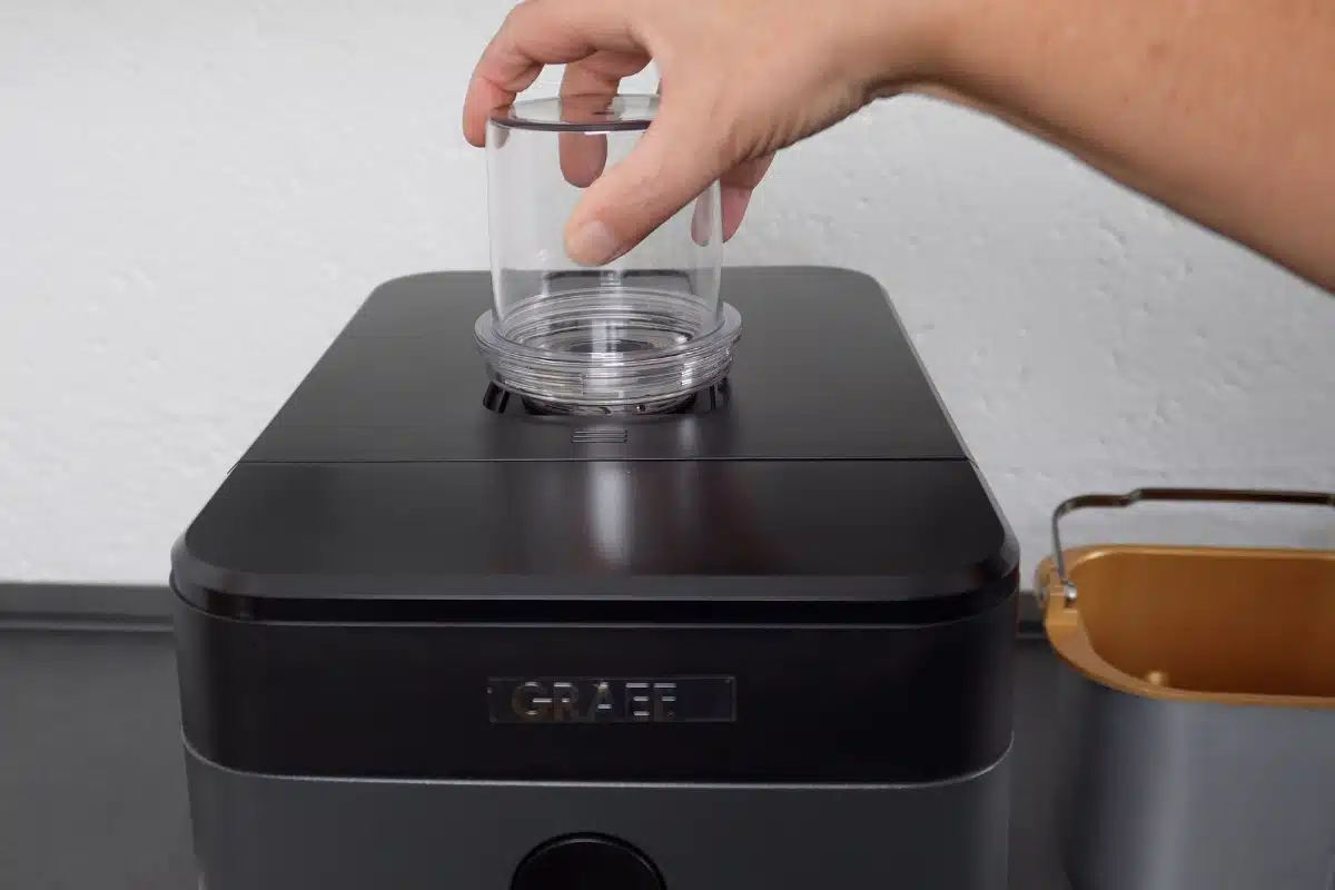 Graef Brotbackautomat Wassertank einsetzen