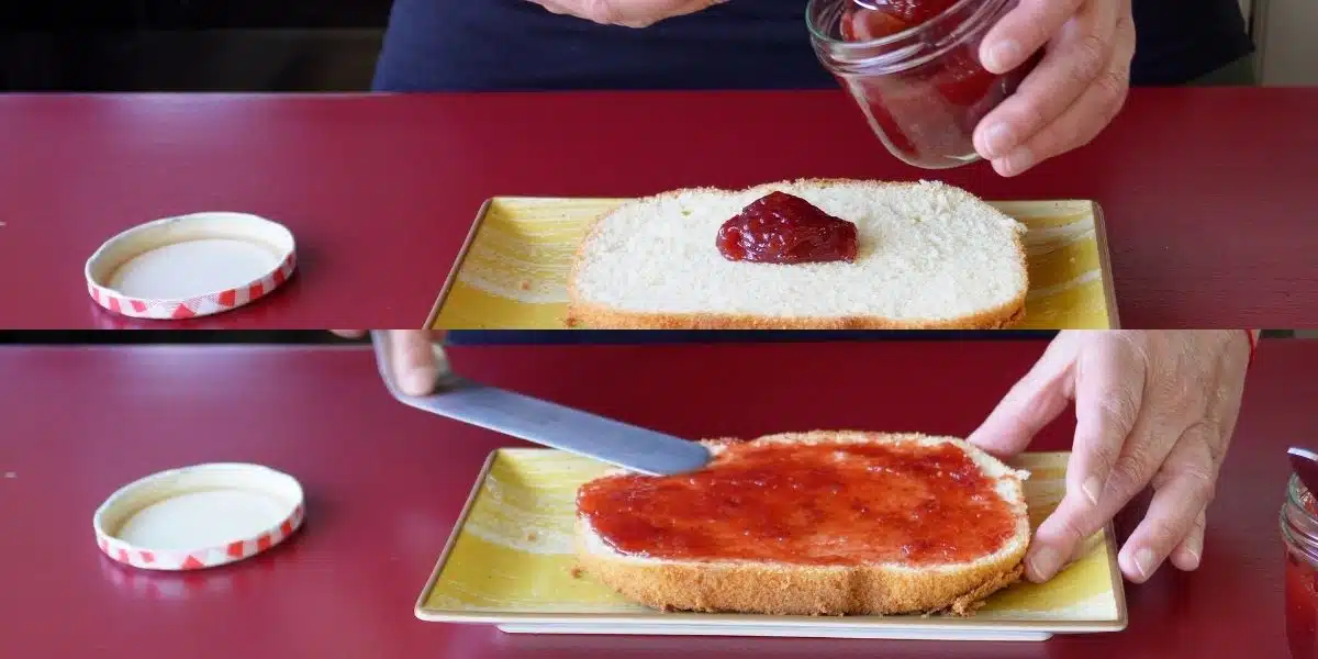 Obstboden mit Marmelade bestreichen